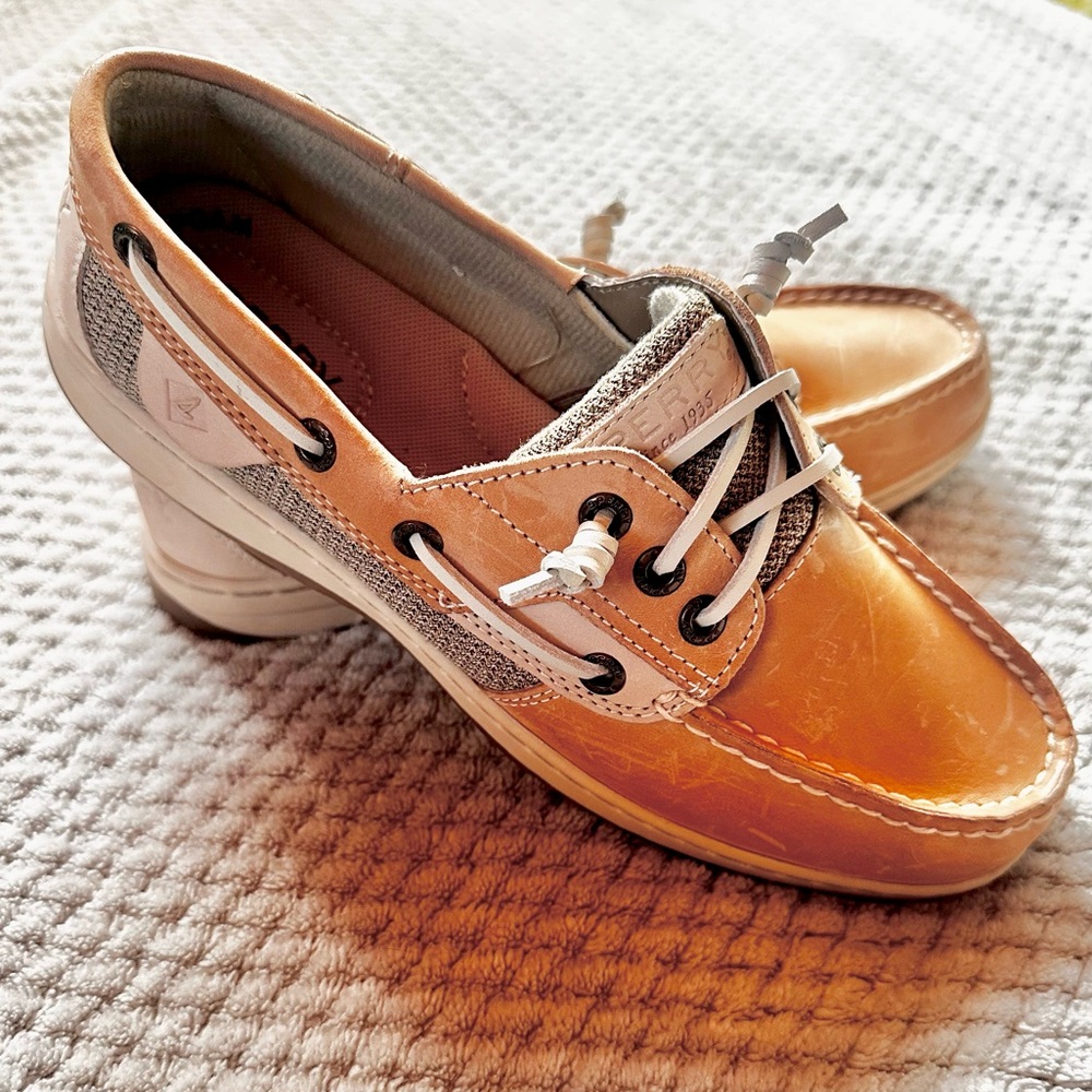 Leather Boat Shoes in Tan - Sperry Style